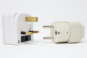 シンガポール旅行では変換プラグが必須！日本と異なるコンセントや電圧を解説